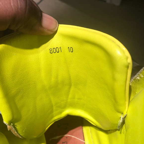 Louis Vuitton Men Sneaker - Picture 3 of 5